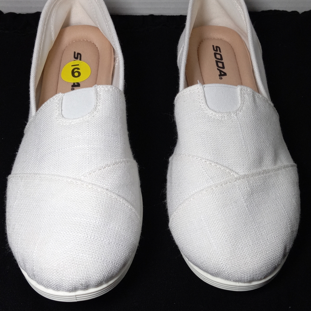 Soda Women's White Canvas Loafers Size 9 - Picture 6 of 7